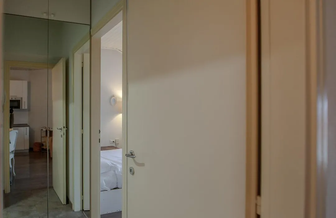 Milanese Flat - Via Vigevano-1